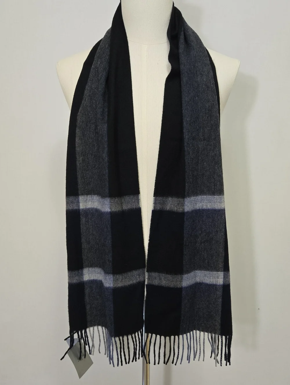 Hickey Freeman Plaid Cashmere and Wool Fringe Scarf Mens Black Gray Blue